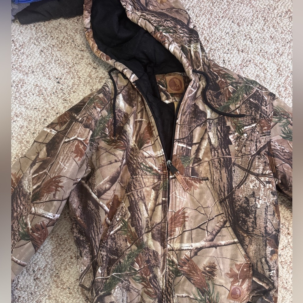 Berne men’s camo coat
Size medium
